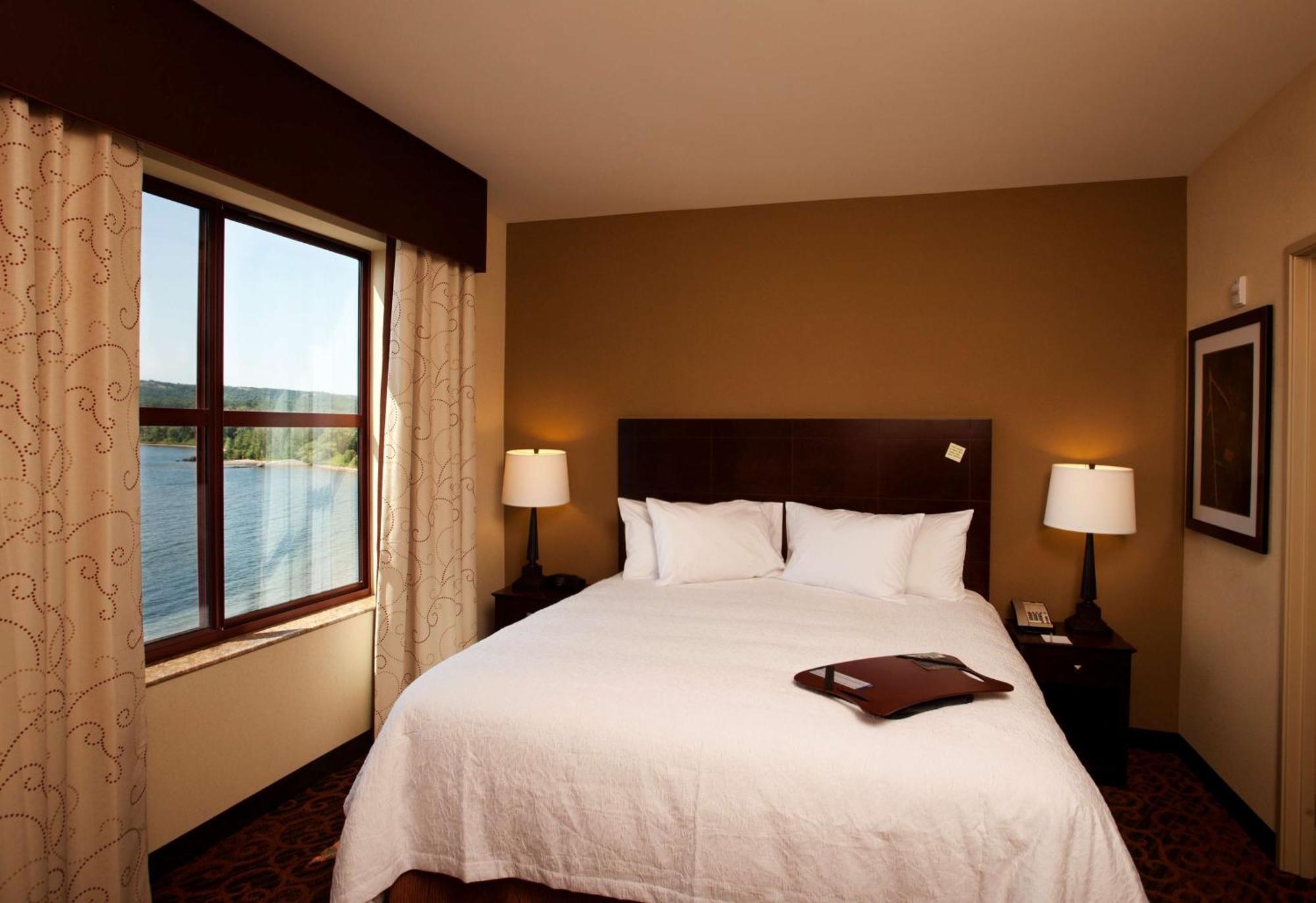 Hampton Inn Marquette-Waterfront Exterior foto