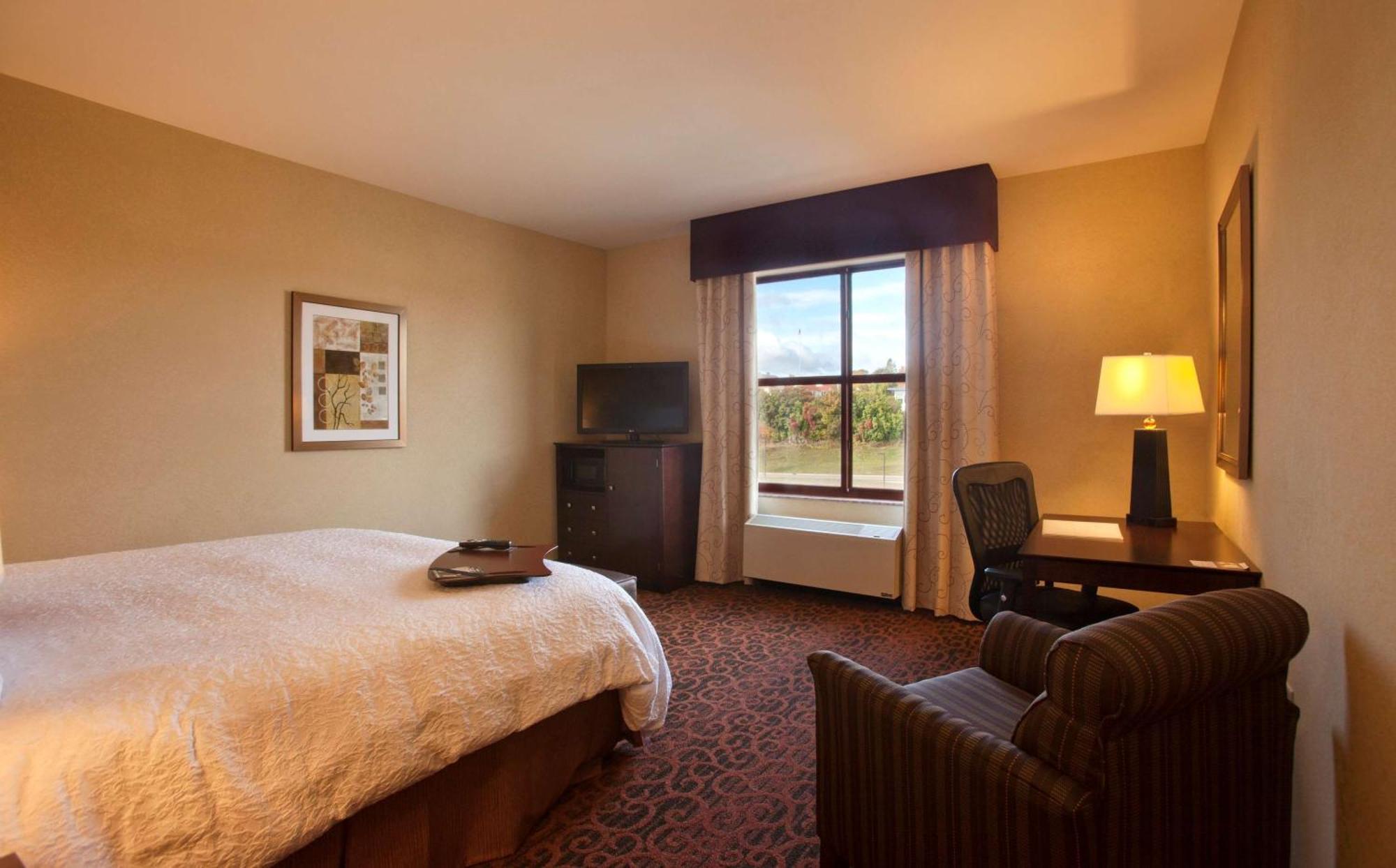 Hampton Inn Marquette-Waterfront Exterior foto