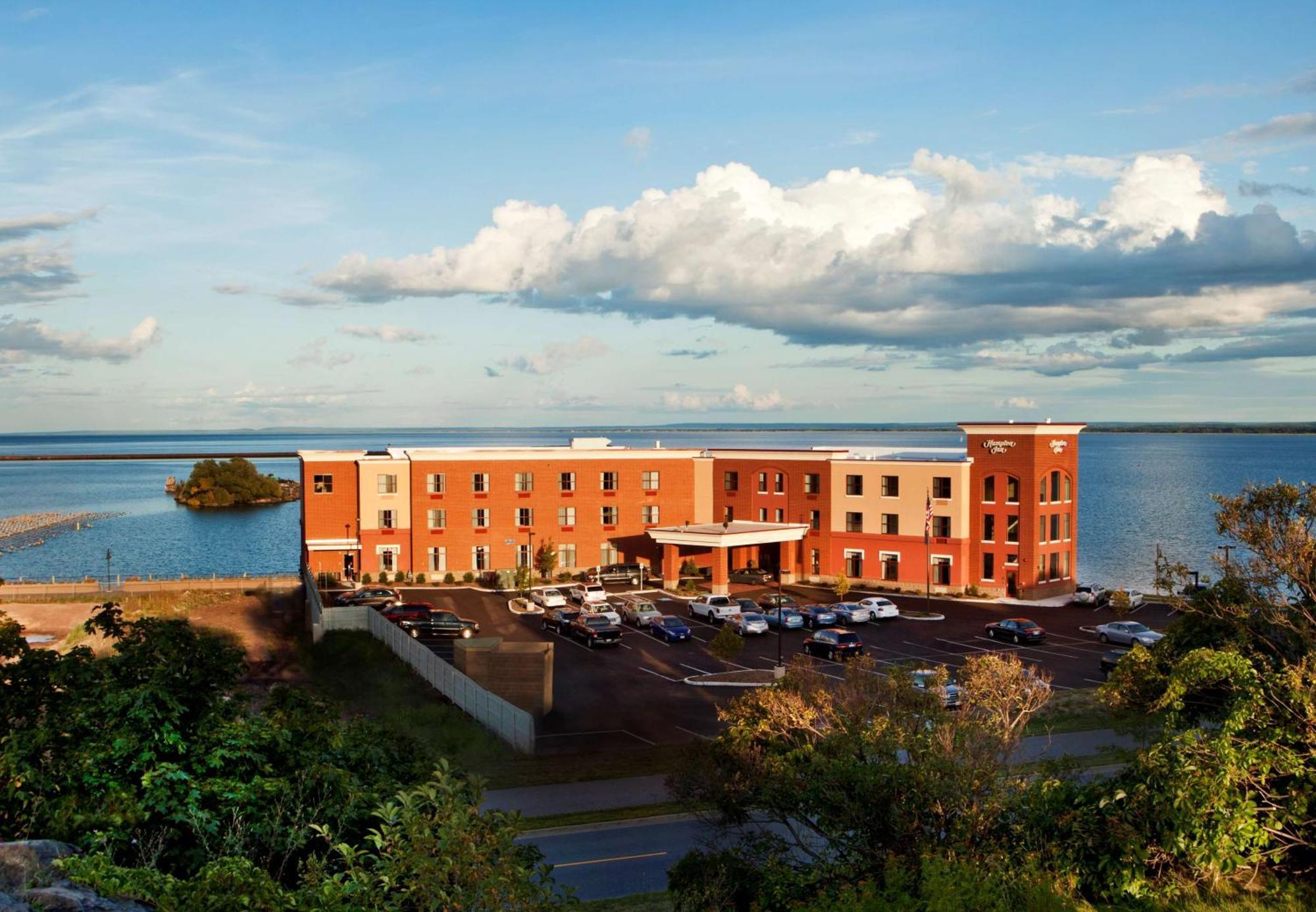 Hampton Inn Marquette-Waterfront Exterior foto