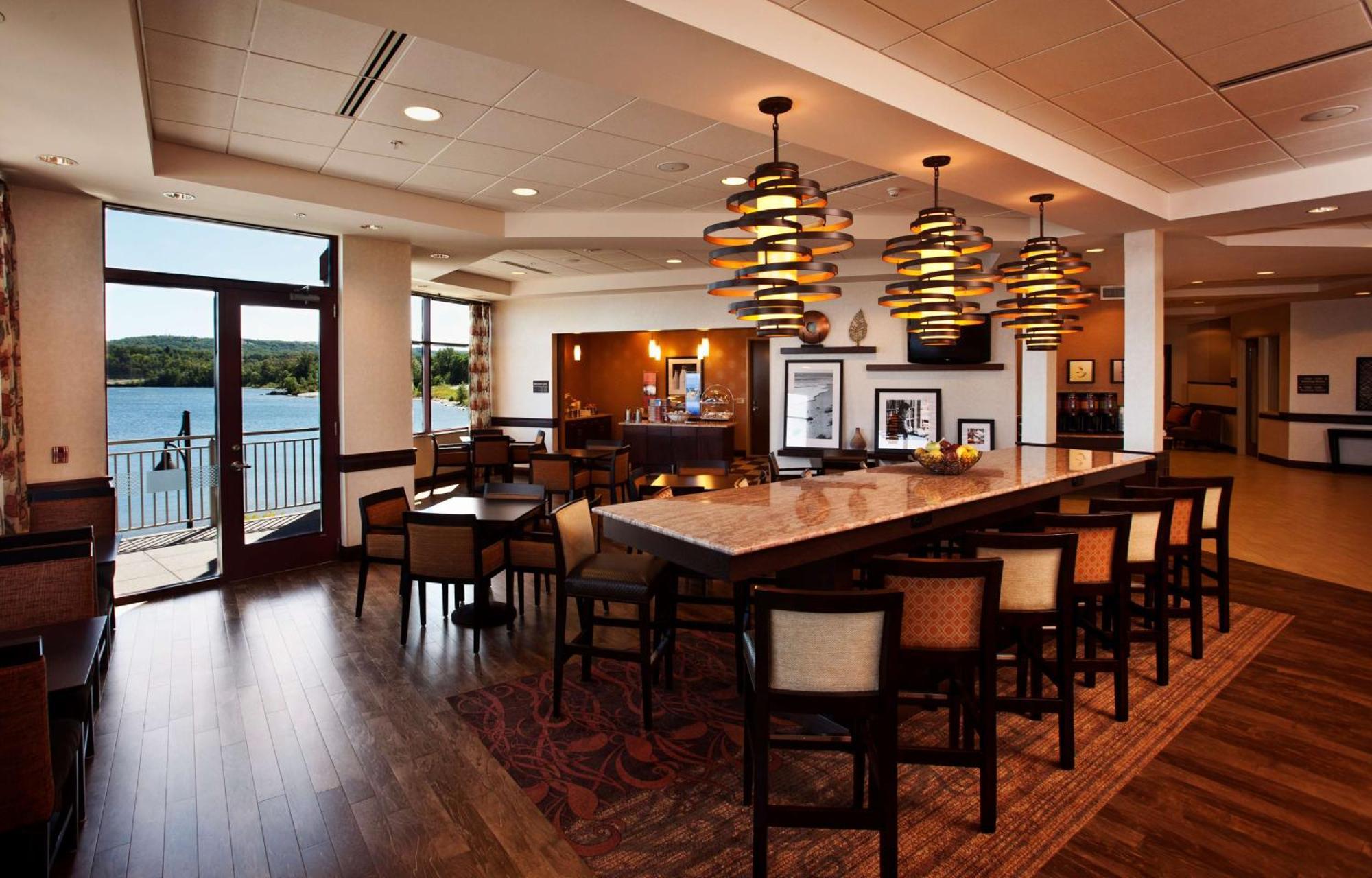Hampton Inn Marquette-Waterfront Exterior foto
